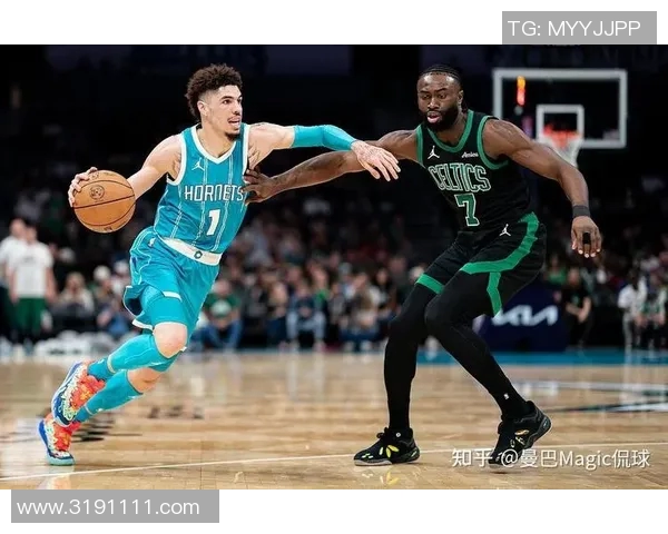 凯尔特人季前赛对阵黄蜂全场精彩回顾与球员表现分析 凯尔特人季前赛对阵黄蜂全场精彩回顾与球员表现分析